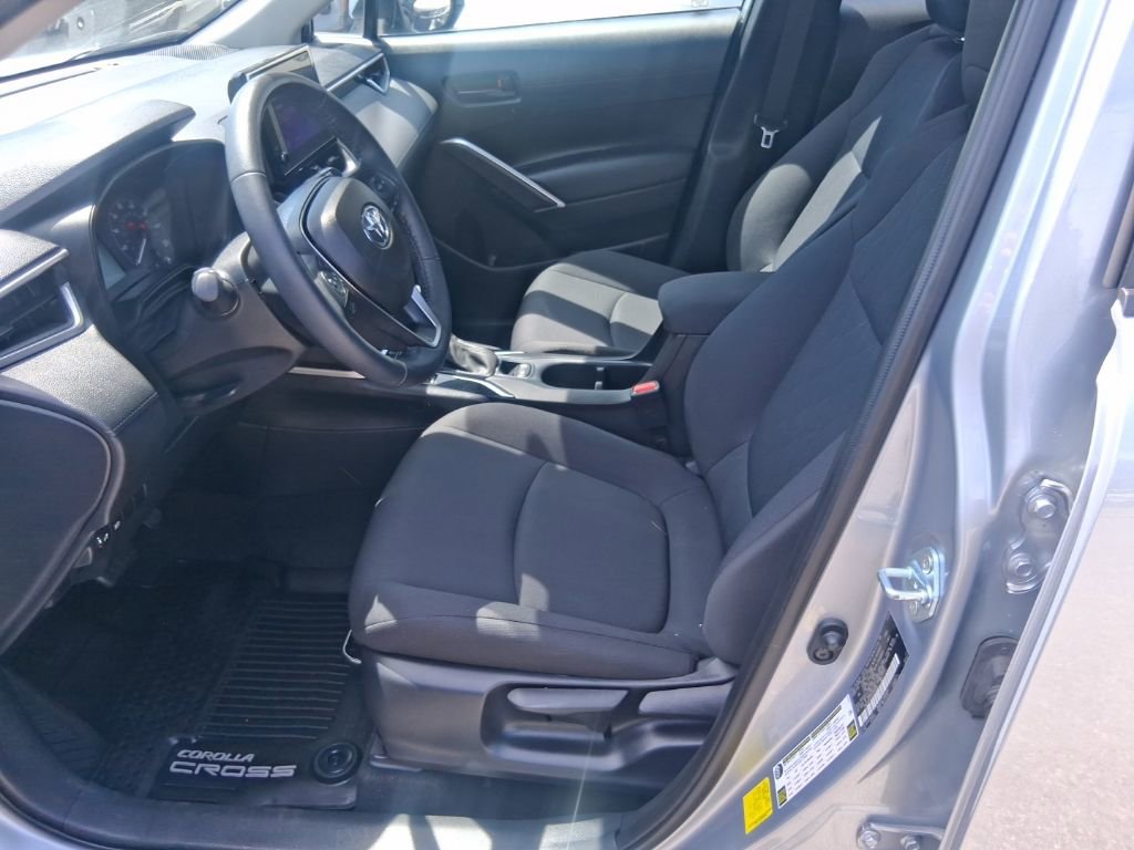 Used 2024 Toyota Corolla Cross LE AWD/4WD image 14