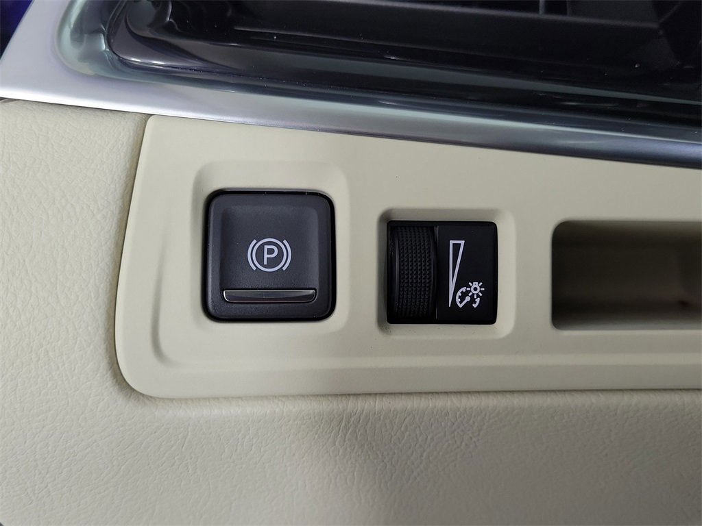 Certified 2023 Cadillac XT6 Premium Luxury image 32