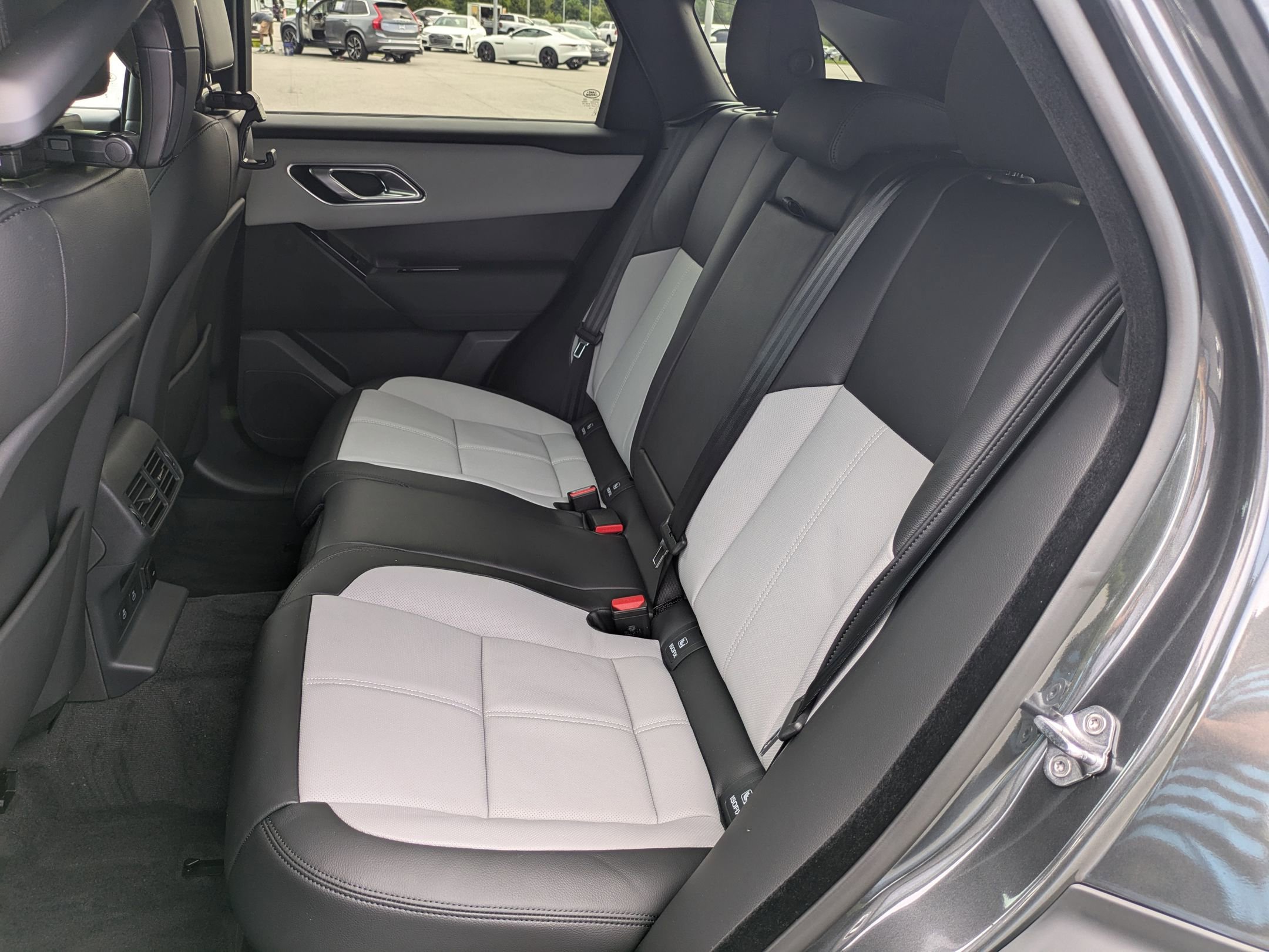 New 2026 Land Rover Range Rover Velar Dynamic SE image 26