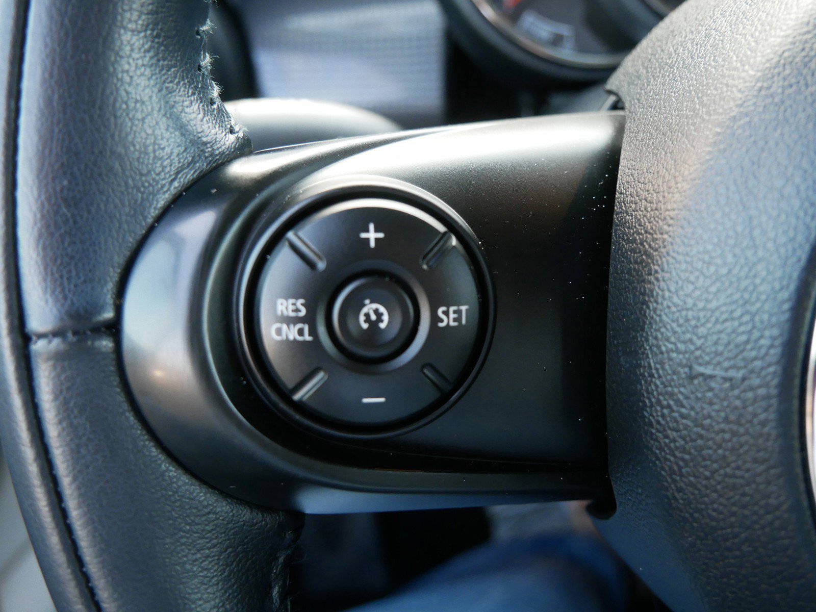 Used 2018 MINI Cooper 4-Door Hardtop image 27