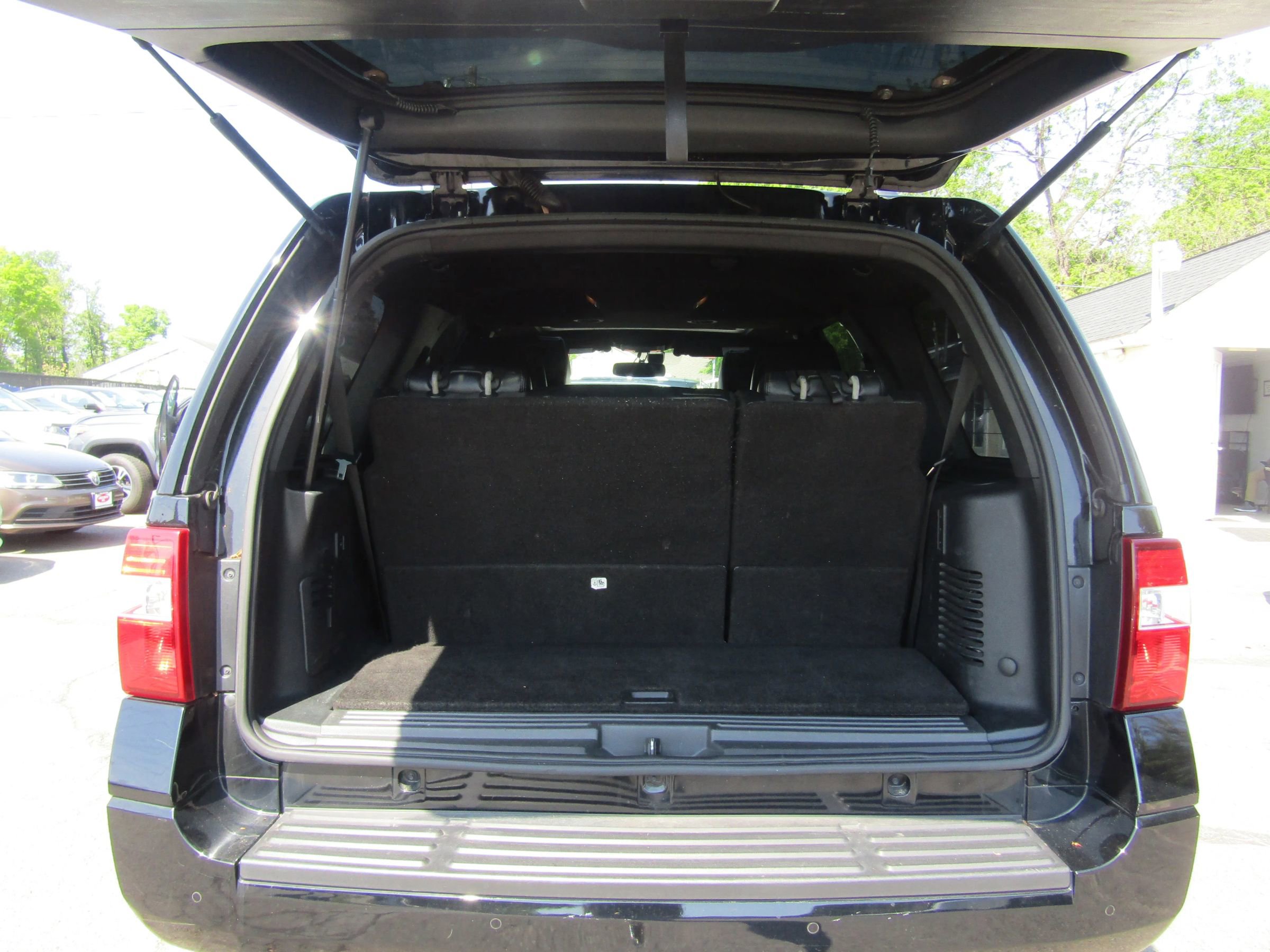 Used 2016 Ford Expedition Platinum AWD/4WD image 29