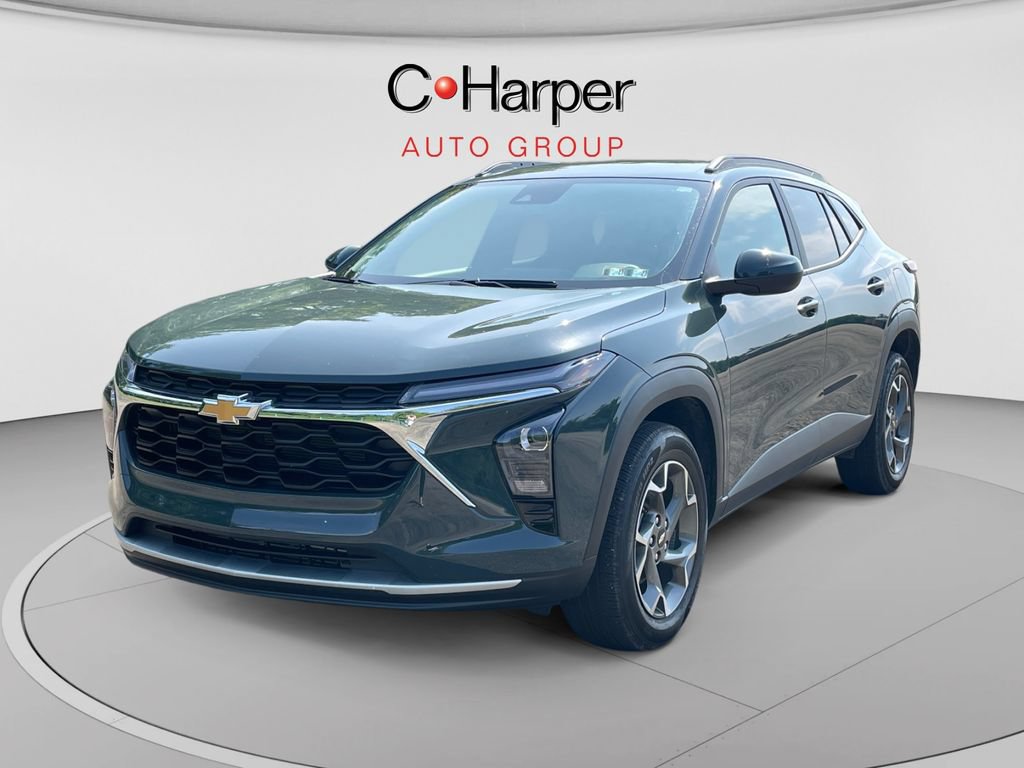 Used 2025 Chevrolet Trax LT FWD image 7