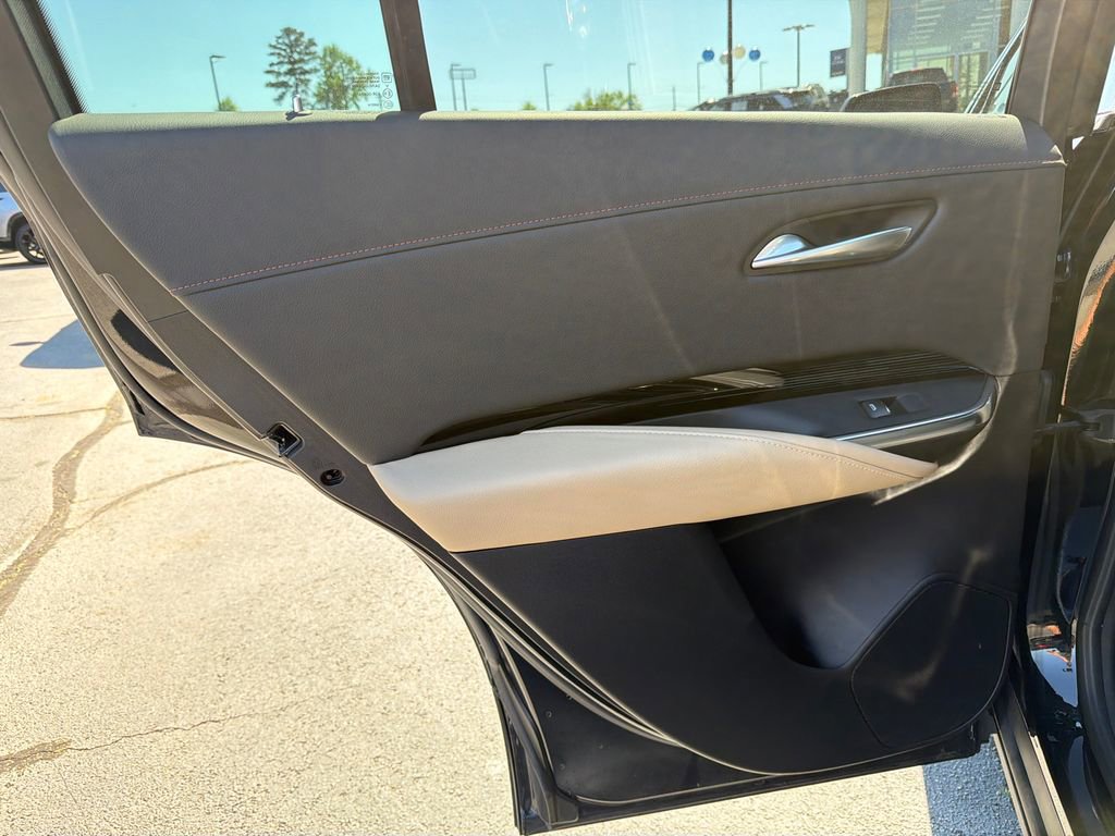 Used 2024 Cadillac XT4 Luxury w/ Cold Weather Package image 22