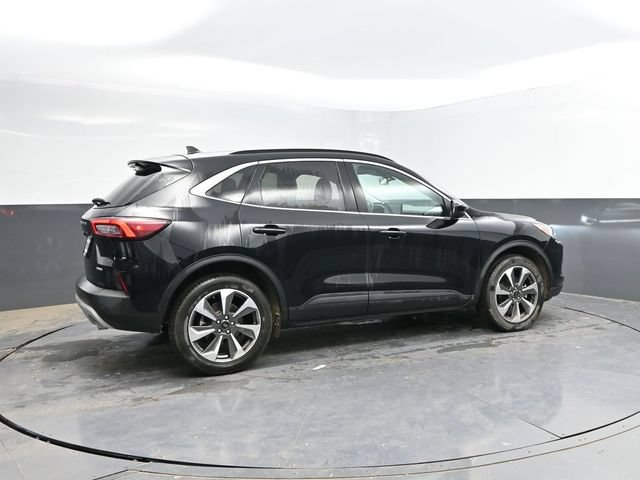 Used 2024 Ford Escape Platinum AWD/4WD image 2