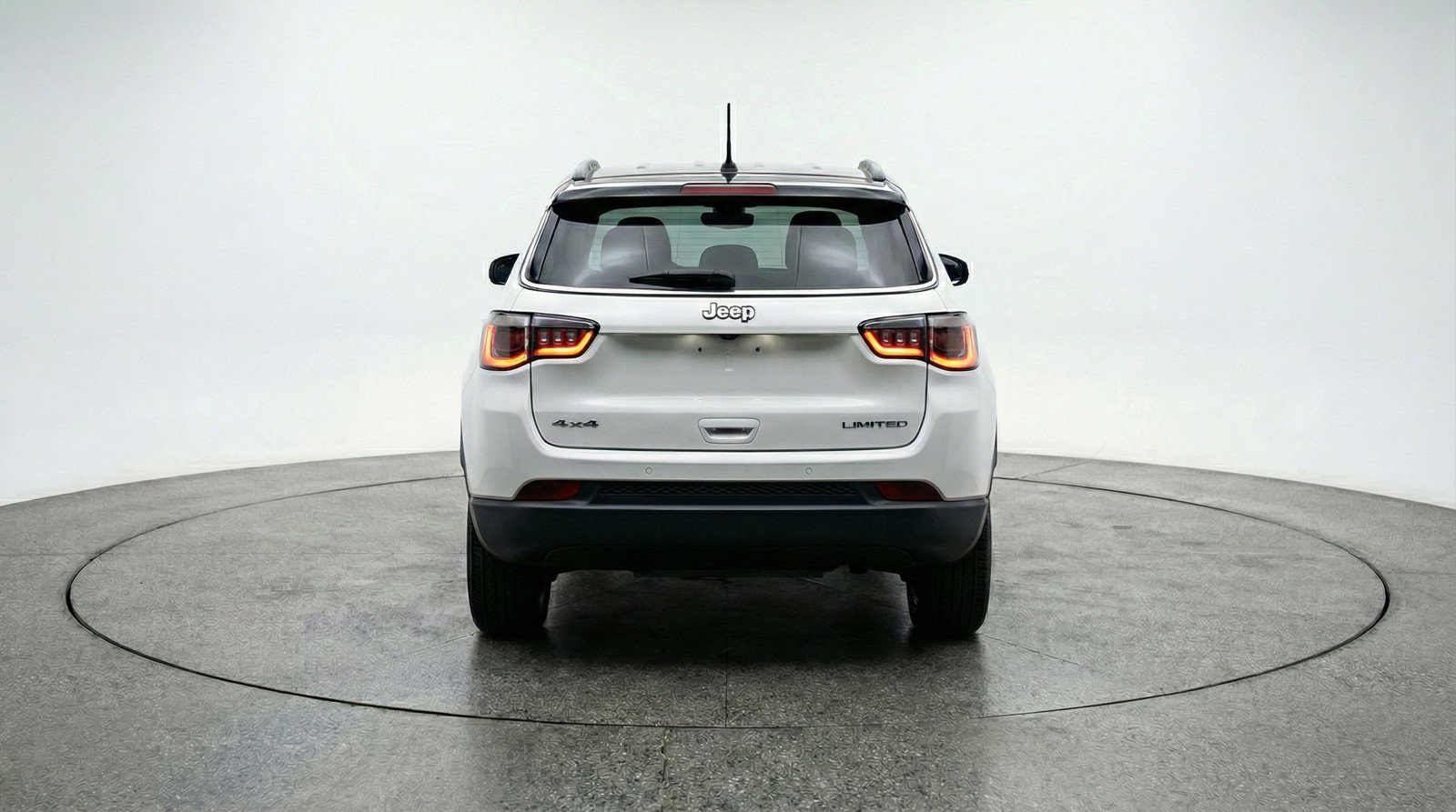 Used 2025 Jeep Compass Trailhawk AWD/4WD image 7