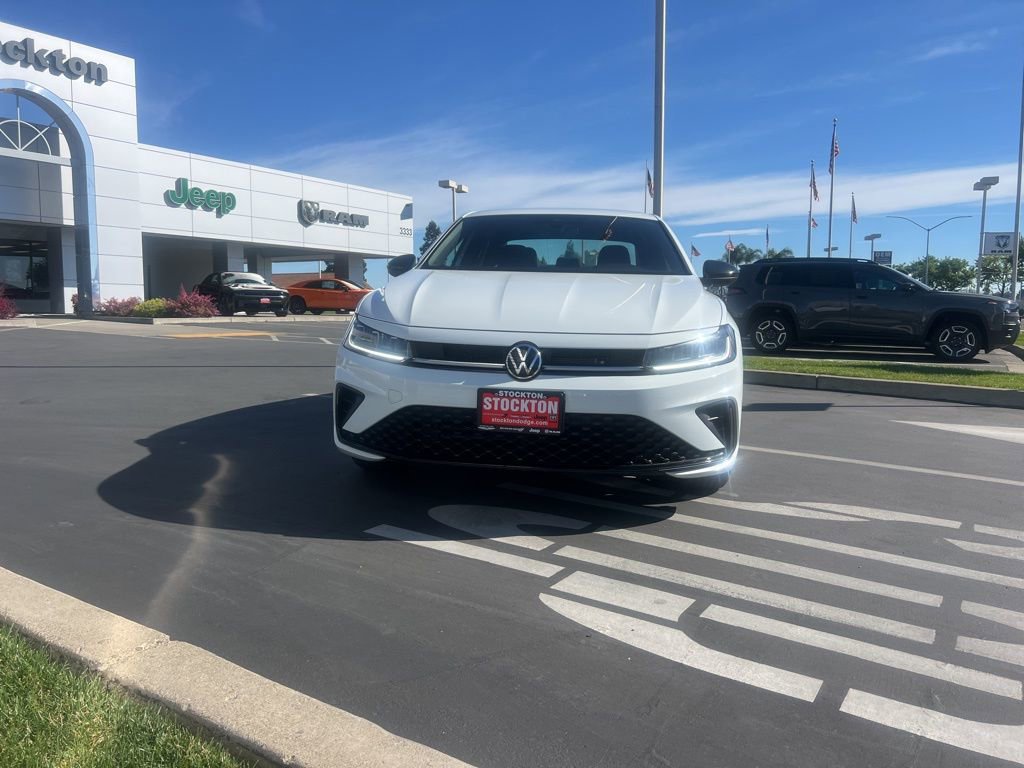 Used 2025 Volkswagen Jetta Sport image 4