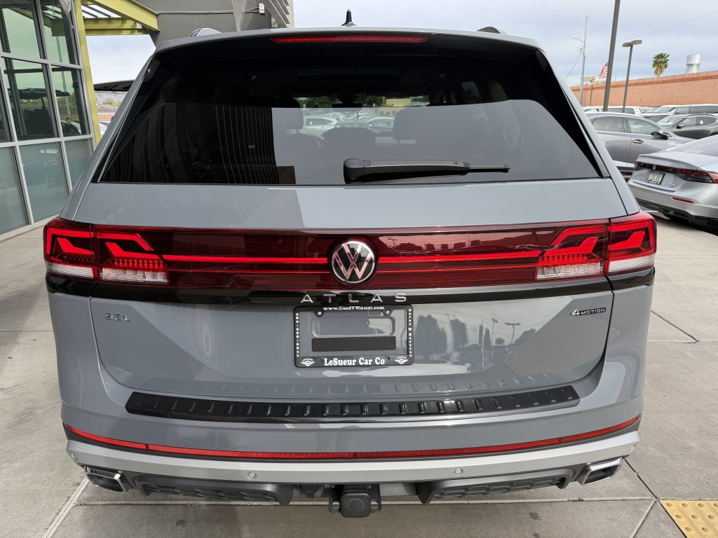 Used 2024 Volkswagen Atlas Peak Edition SEL AWD/4WD image 13