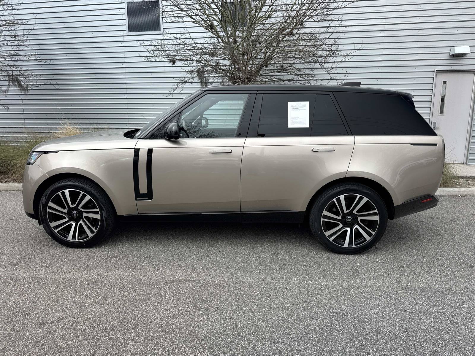 Certified 2023 Land Rover Range Rover Autobiography AWD/4WD image 2
