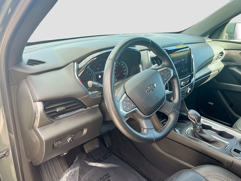 Used 2023 Chevrolet Traverse LT w/ LT Premium Package image 9