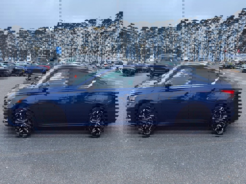 Used 2024 Nissan Altima 2.5 SR w/ SR Premium Package image 2