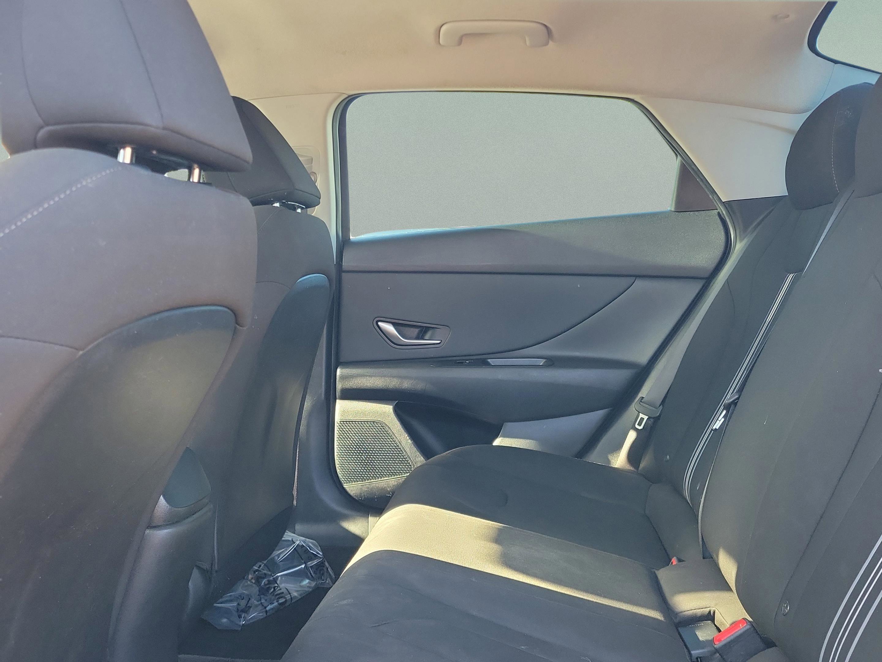 Used 2023 Hyundai Elantra SEL w/ Convenience Package image 8