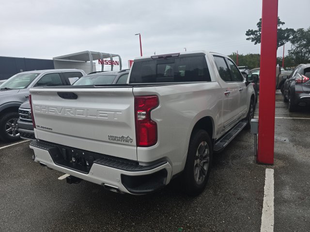 Used 2023 Chevrolet Silverado 1500 High Country w/ Z71 Off-Road Package AWD/4WD image 4