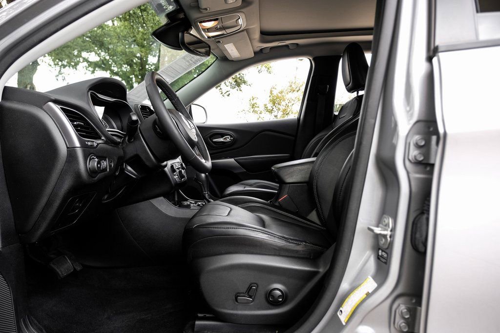 Used 2022 Jeep Cherokee Limited w/ Elite Package image 43
