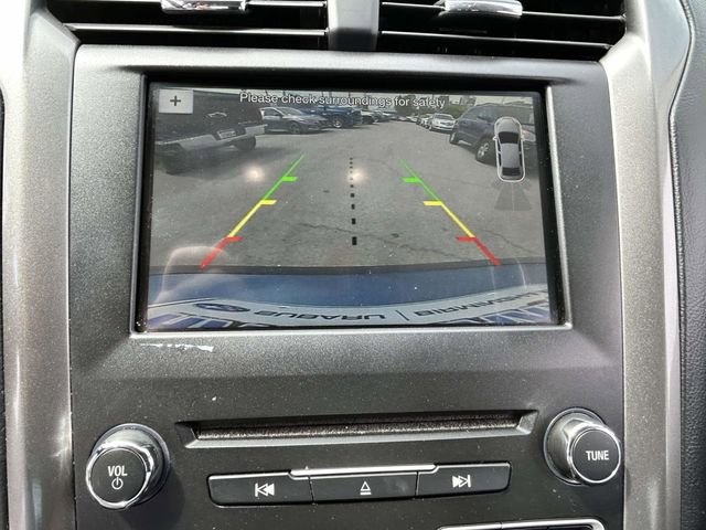 Used 2018 Ford Fusion SE w/ Fusion SE Technology Package image 16