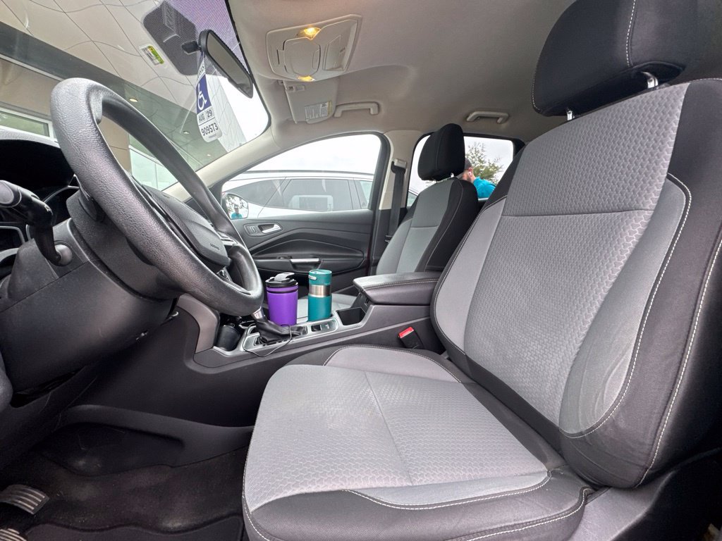 Used 2017 Ford Escape SE w/ SE Cold Weather Package AWD/4WD image 8
