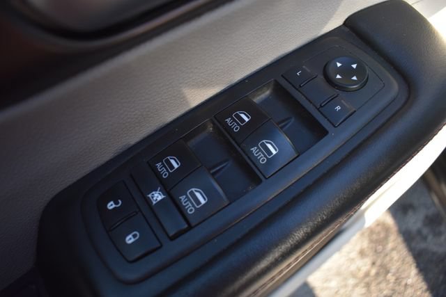 Used 2018 Chrysler Pacifica Touring-L Plus FWD image 23