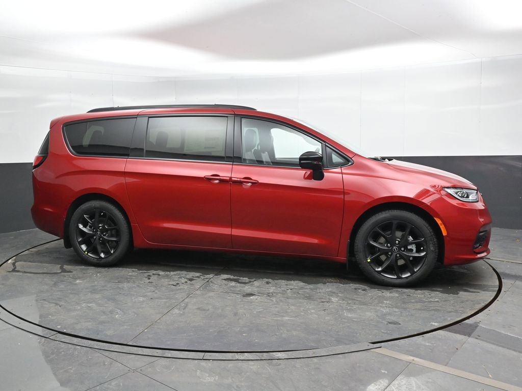 New 2026 Chrysler Pacifica Select w/ S Appearance Package FWD image 3