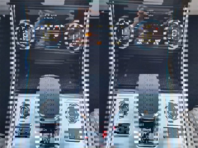 Used 2024 Jaguar XF R-Dynamic SE image 15