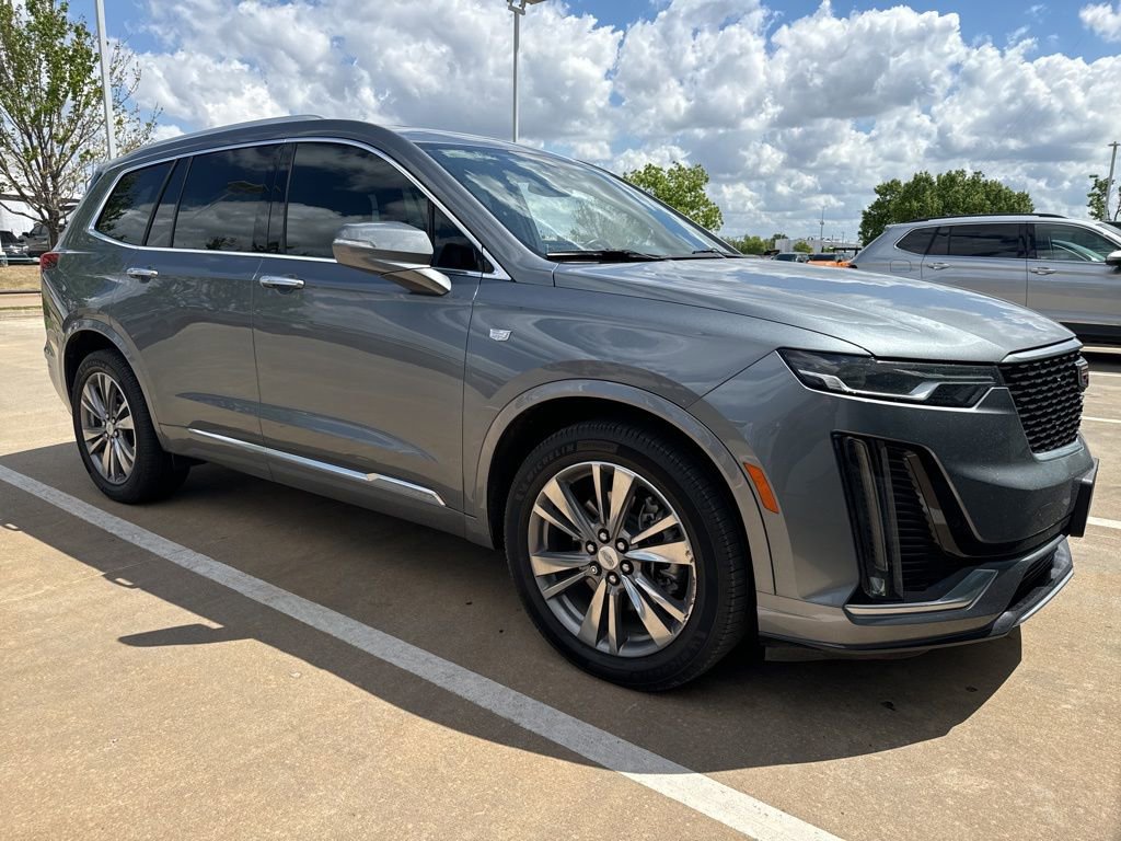 Used 2022 Cadillac XT6 Premium Luxury image 2