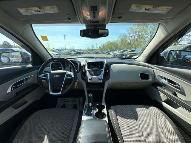 Used 2017 Chevrolet Equinox LT w/ Convenience Package image 2