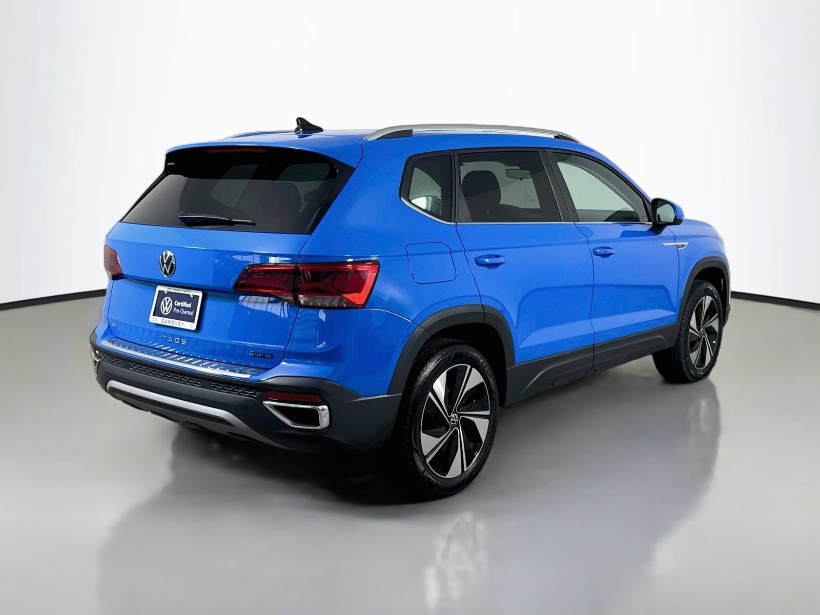 Certified 2023 Volkswagen Taos SE w/ Panoramic Sunroof Package AWD/4WD image 9