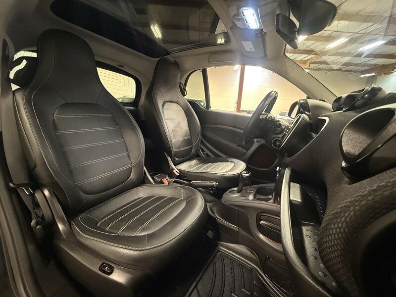 Used 2017 smart fortwo passion RWD image 14