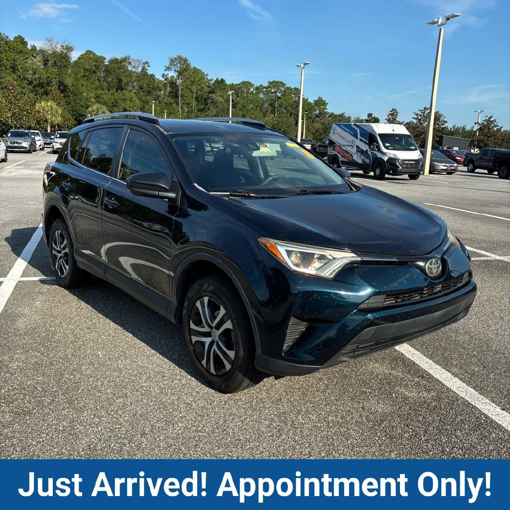 Used 2017 Toyota RAV4 LE FWD image 1