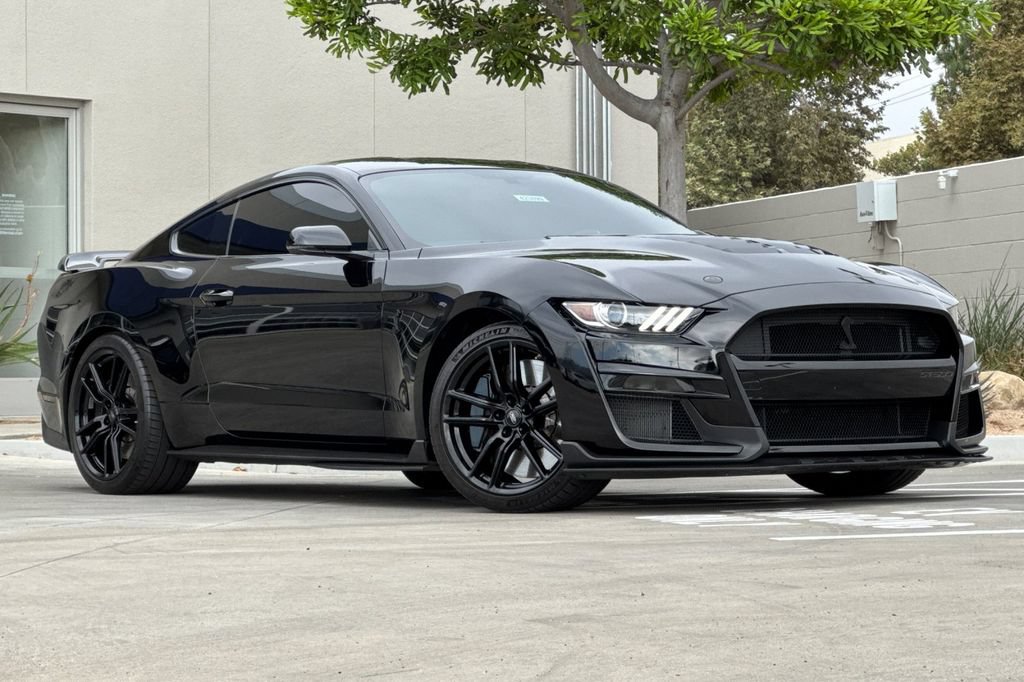 Used 2022 Ford Mustang Shelby GT500 w/ Technology Package RWD image 2