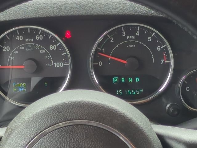 Used 2015 Jeep Wrangler Unlimited Sahara w/ Connectivity Group AWD/4WD image 9