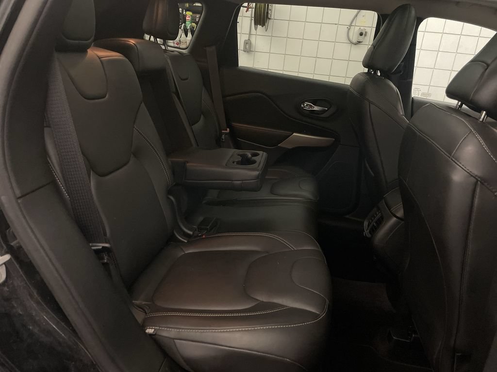 Used 2018 Jeep Cherokee Limited AWD/4WD image 20