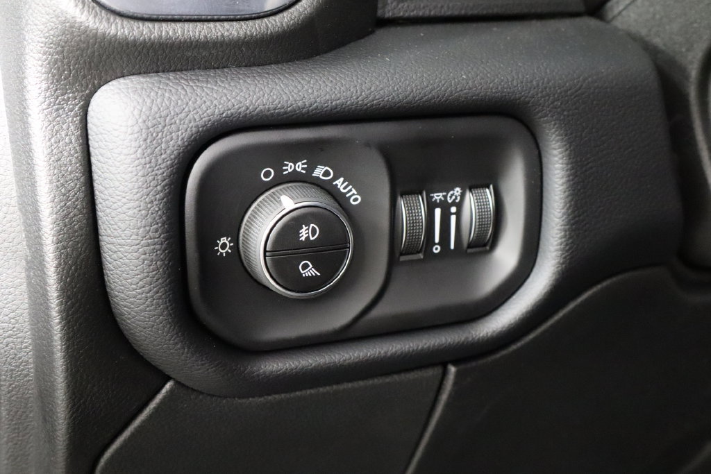 New 2026 RAM 2500 Laramie AWD/4WD image 24
