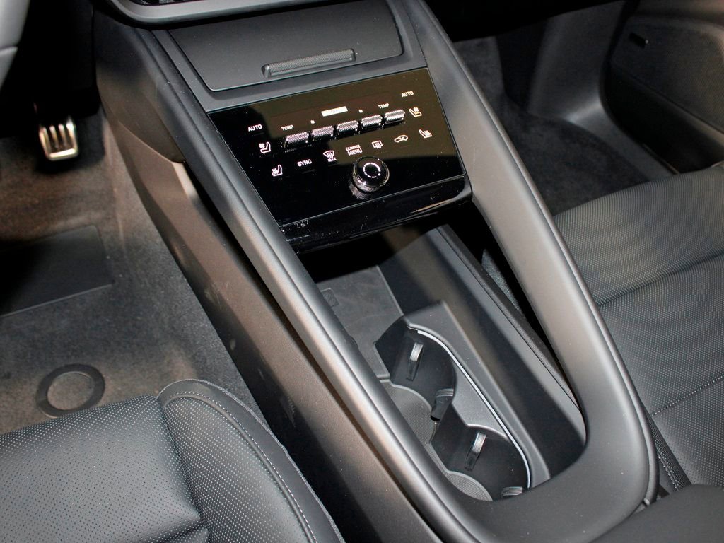 Certified 2025 Porsche Macan 4S Electric image 33