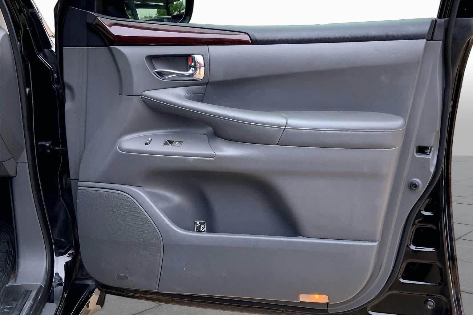 Used 2010 Lexus LX 570 4WD image 21