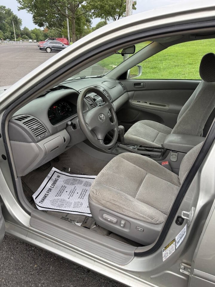 Used 2004 Toyota Camry LE FWD image 11