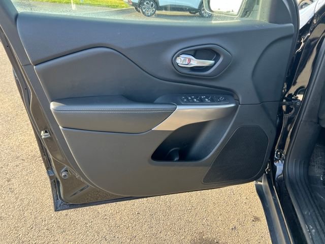 Used 2019 Jeep Cherokee Latitude w/ Popular Appearance Group image 14