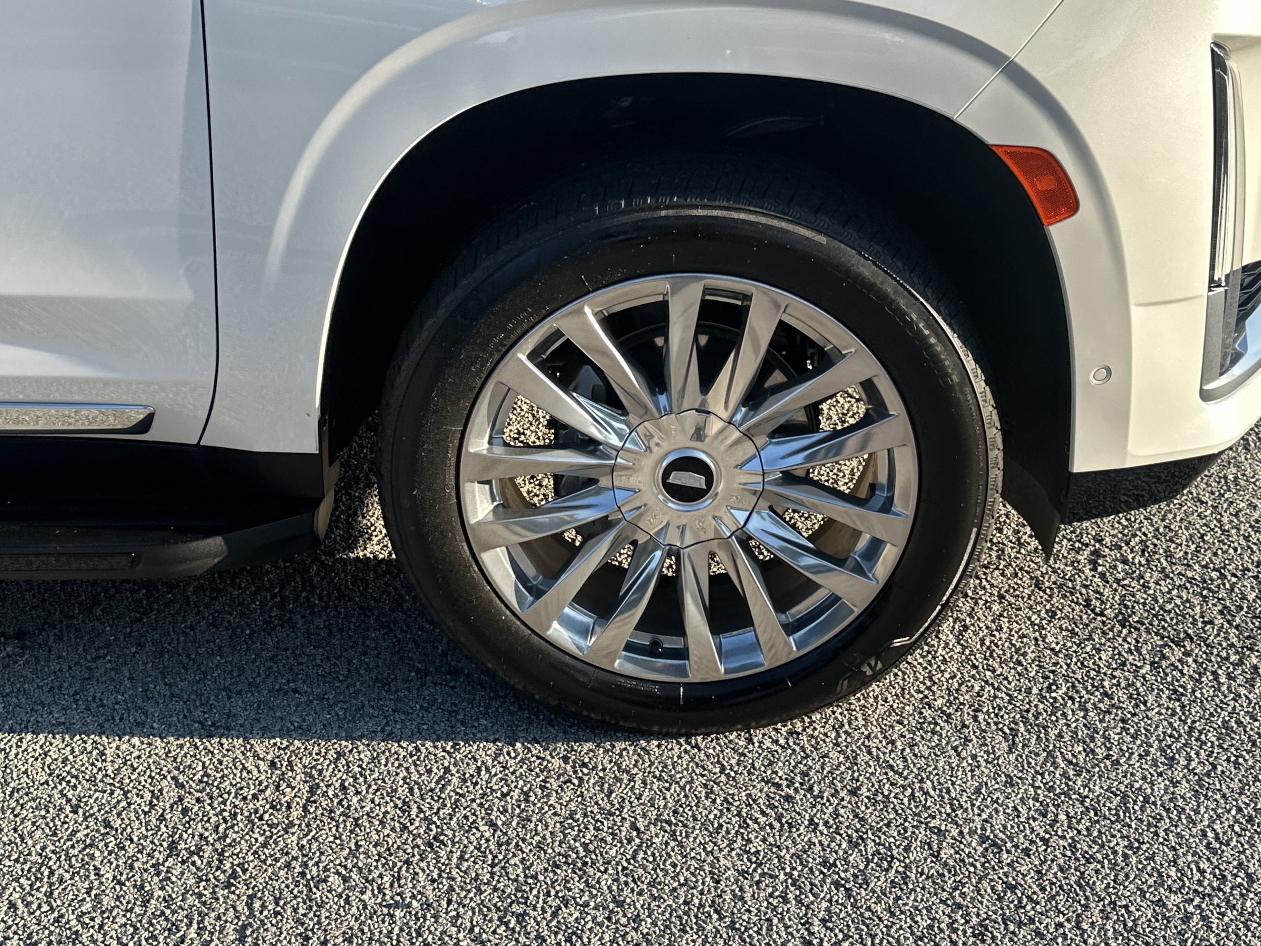 Used 2023 Cadillac Escalade Premium Luxury AWD/4WD image 12
