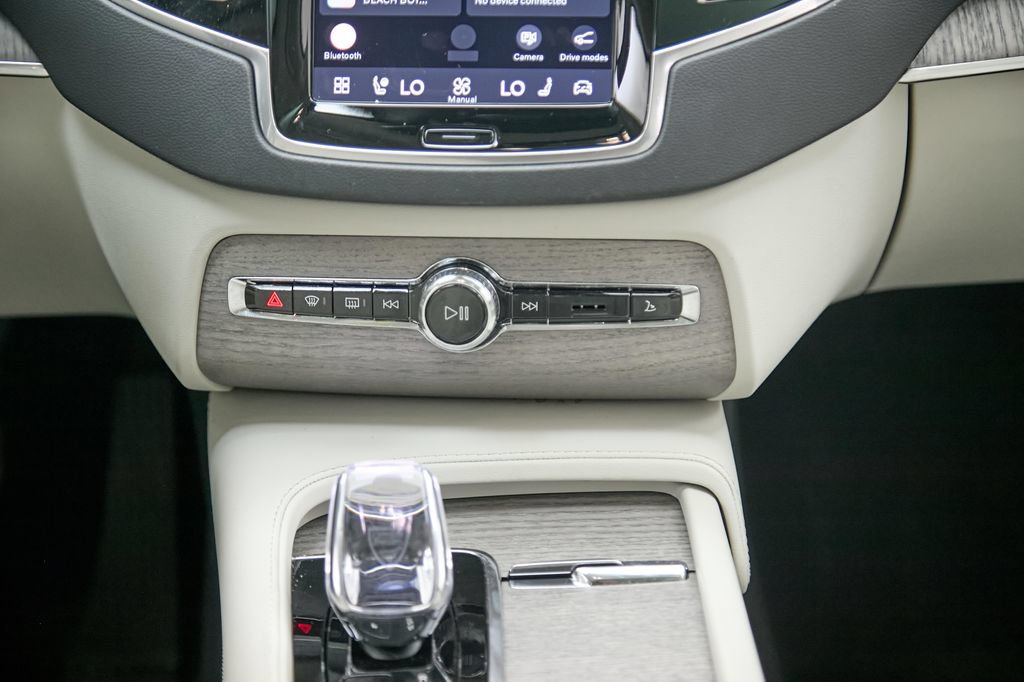 Certified 2024 Volvo XC90 B6 Ultimate w/ Protection Package Premier AWD/4WD image 30