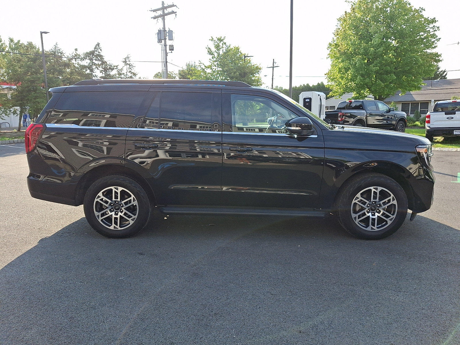 Used 2025 Ford Expedition Active AWD/4WD image 4