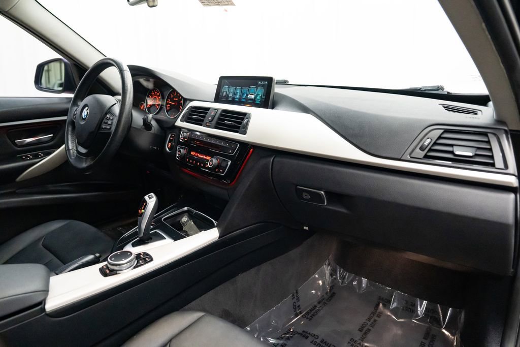 Used 2017 BMW 320i Sedan RWD image 26
