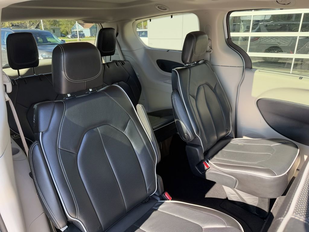 Used 2023 Chrysler Pacifica Limited FWD image 39