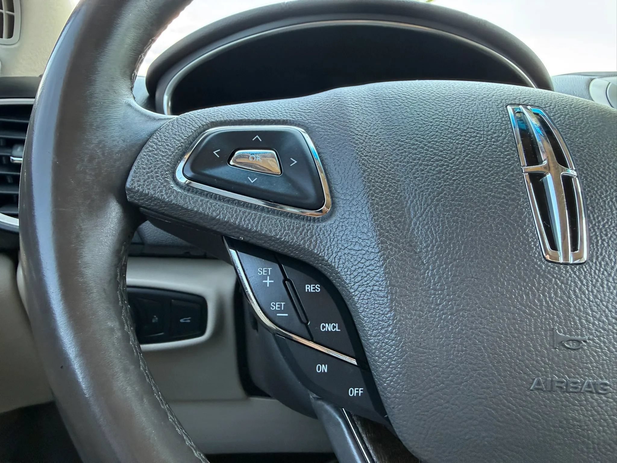 Used 2016 Lincoln MKX Select w/ Select Plus Package AWD/4WD image 33