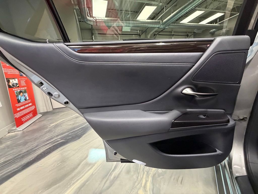 Used 2019 Lexus ES 300h w/ Premium Package image 49