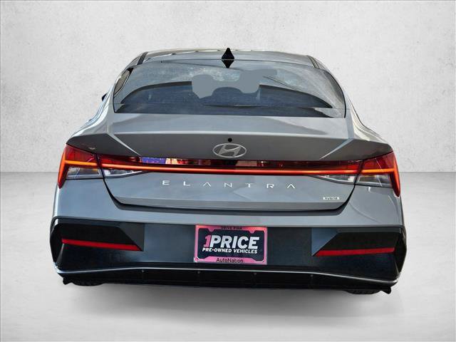 Used 2025 Hyundai Elantra Limited FWD image 7