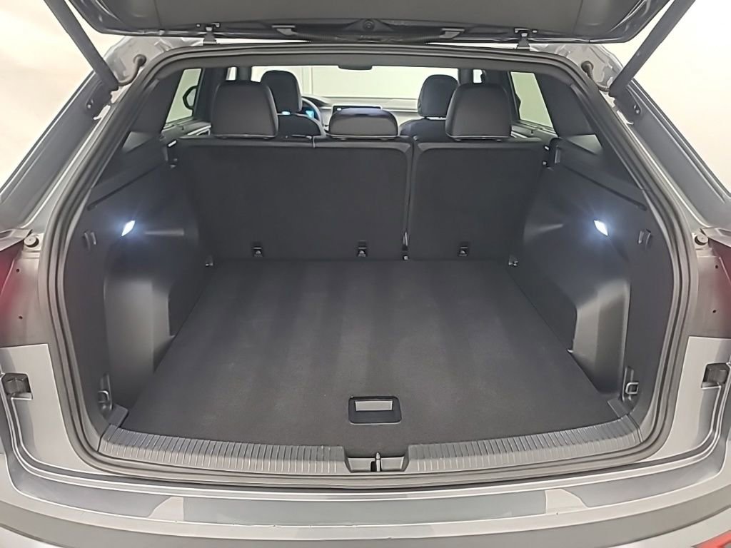 Used 2025 Volkswagen Atlas Cross Sport SE image 19