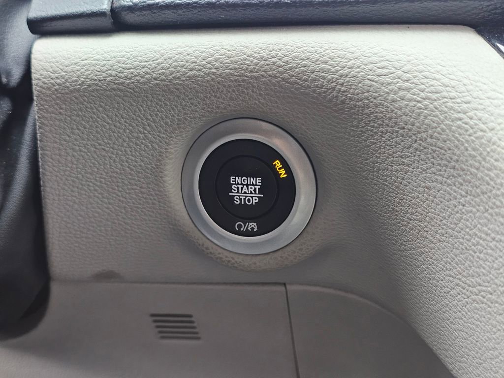 Used 2023 Chrysler Pacifica Touring-L FWD image 25