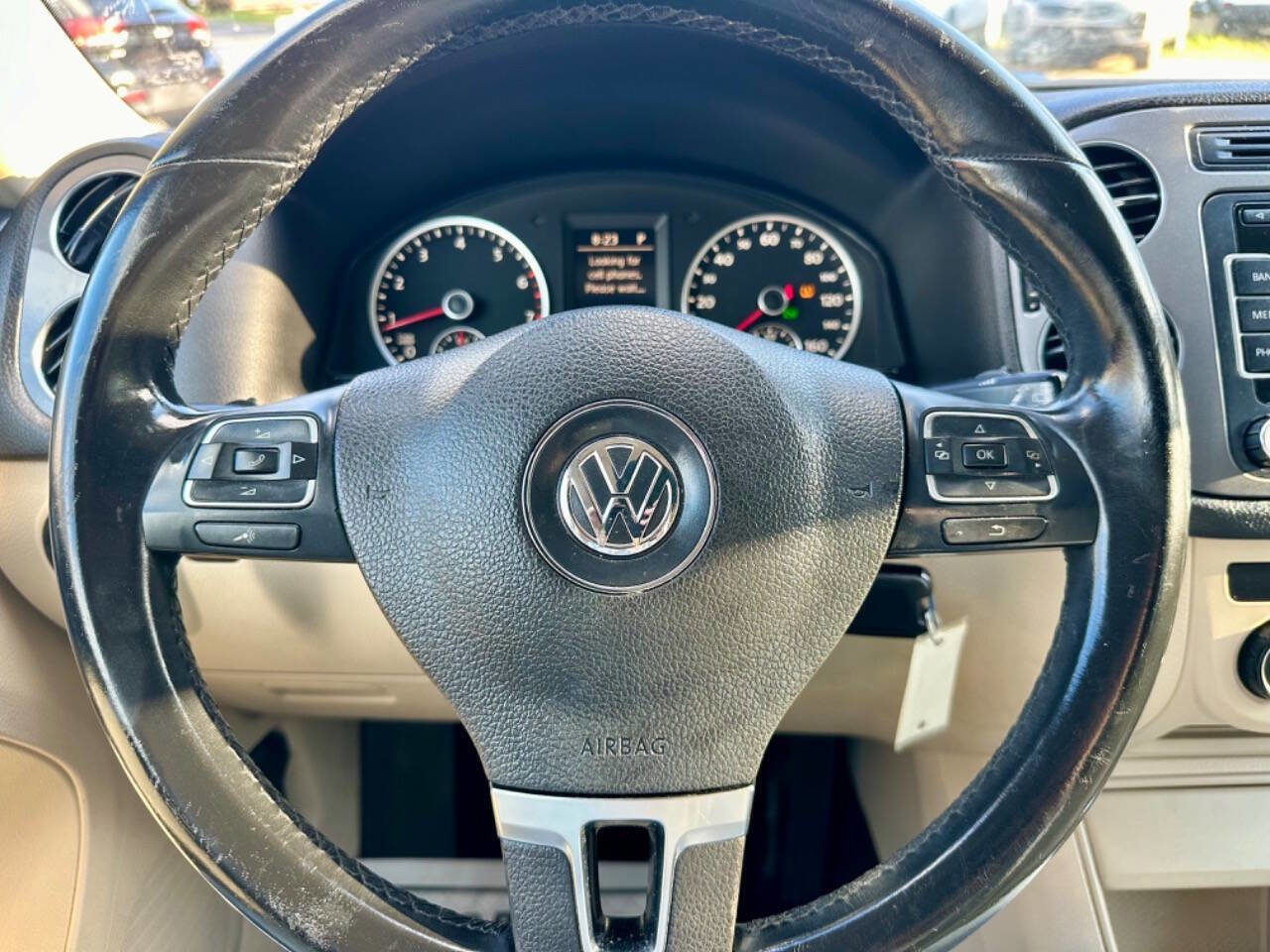 Used 2013 Volkswagen Tiguan SE image 22