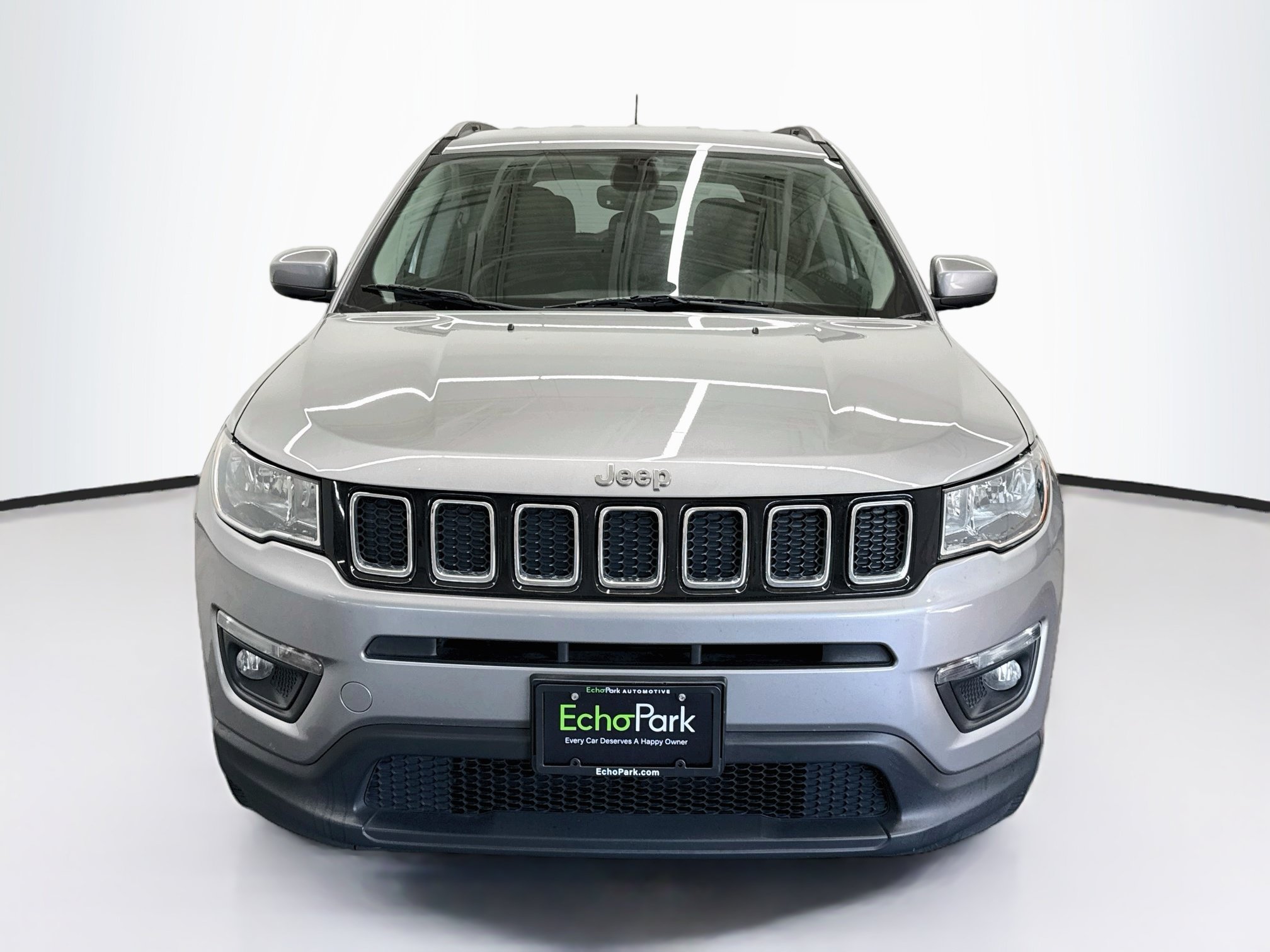 Used 2018 Jeep Compass Latitude w/ Popular Equipment Group AWD/4WD image 2