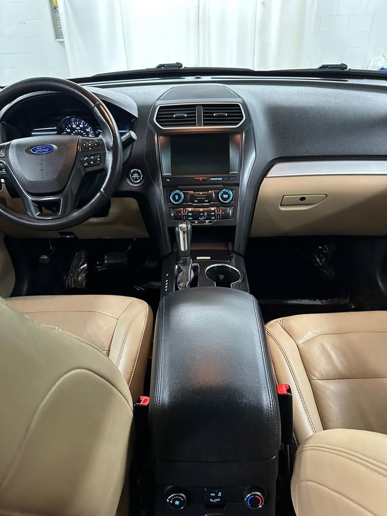Used 2016 Ford Explorer XLT w/ Equipment Group 202A image 24