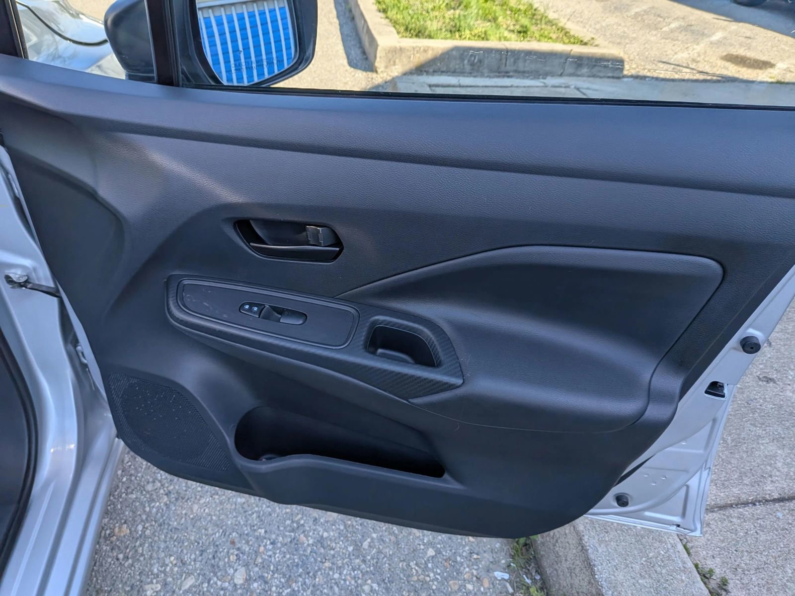 Used 2025 Nissan Versa S image 31