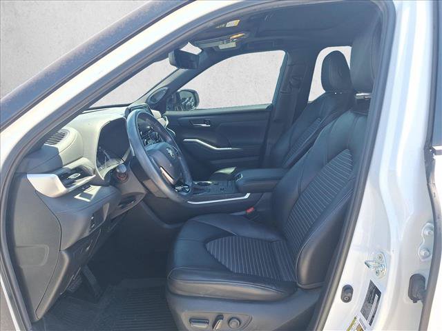 Used 2022 Toyota Highlander XSE FWD image 14